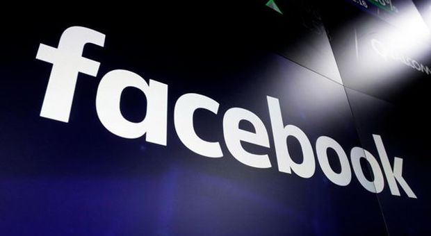 Facebook, Bloomberg: «Ha pagato società esterne per trascrivere contenuti chat audio»