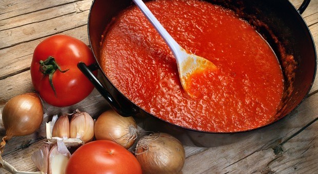 Salsa di pomodoro cotta alleata della salute dell'intestino