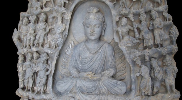 La visita di Indra al Buddha meditante nella grotta in mostra a Spoleto per Fondazione Carla Fendi