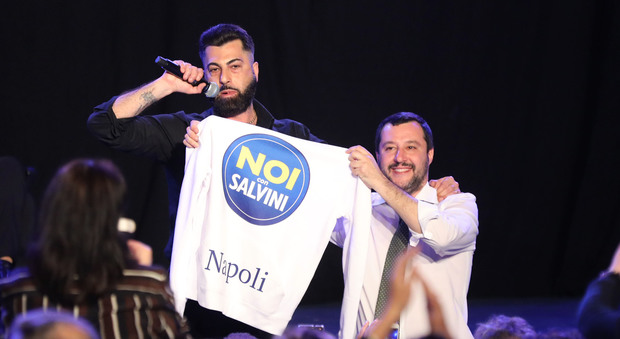 Salvini annuncia: tornerò a Napoli «Tanti amici grazie a de Magistris»
