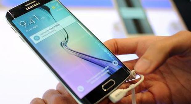 Alcuni smartphone Samsung hanno inviato foto di nascosto dai proprietari