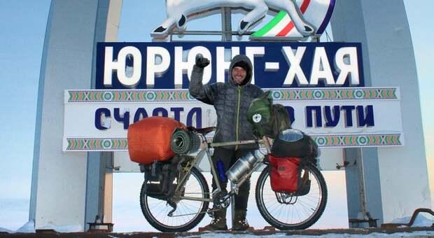 L'umbro Lorenzo Barone ce l'ha fatta: ha percorso in bicicletta la strada più a nord del mondo