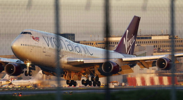 Guasto al carrello, paura su volo Virgin: atterraggio d'emergenza a Londra