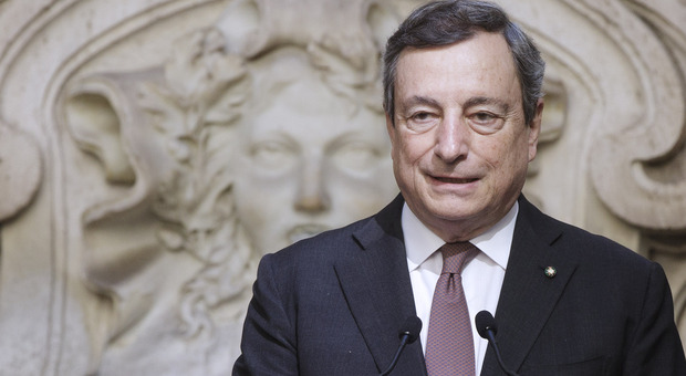 Covid, Draghi: «Grazie ai vaccini abbiamo davanti una nuova fase. L'Italia ha voglia di ripartire»
