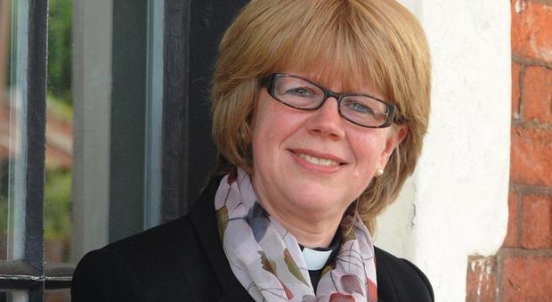Il nuovo vescovo di Londra è Sarah, 55 anni, un'ex infermiera. La Regina ha detto sì