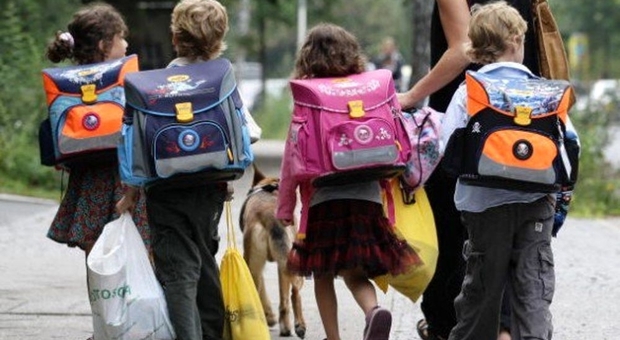 Bambini pronti ad andare a scuola