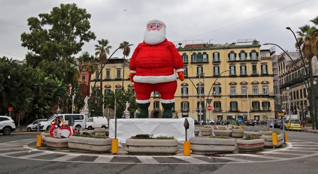 Tornano le luci di Natale a Napoli