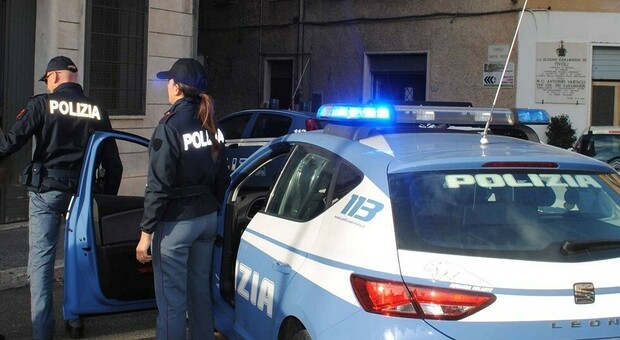 Rapina al Flaminio: avvicina la manager di Bulgari in auto, rompe finestrino con la pistola e la deruba di 50mila euro