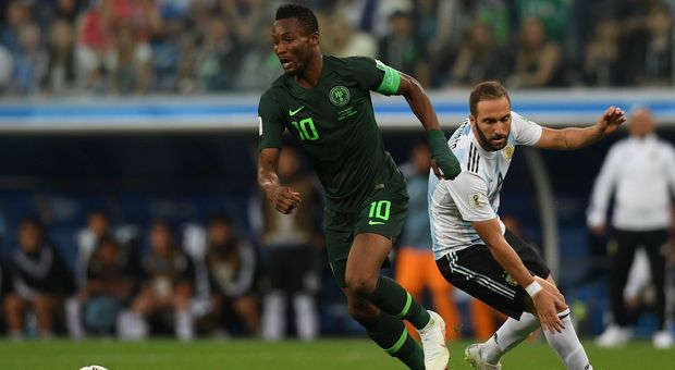 John Obi Mikel choc, il padre rapito in Nigeria durante i Mondiali: «Non dire nulla o lo uccidiamo»