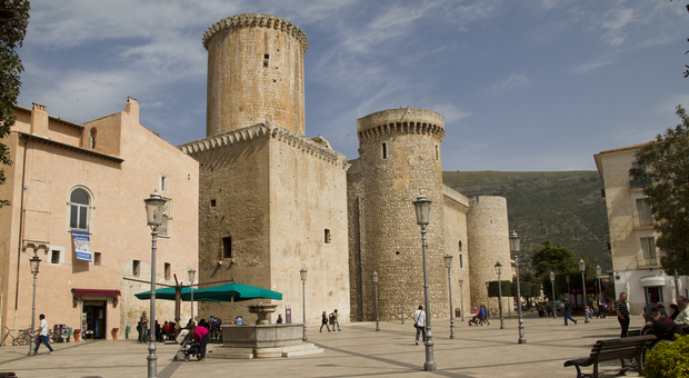 Fondi, il comune protetto dalla fortezza medievale