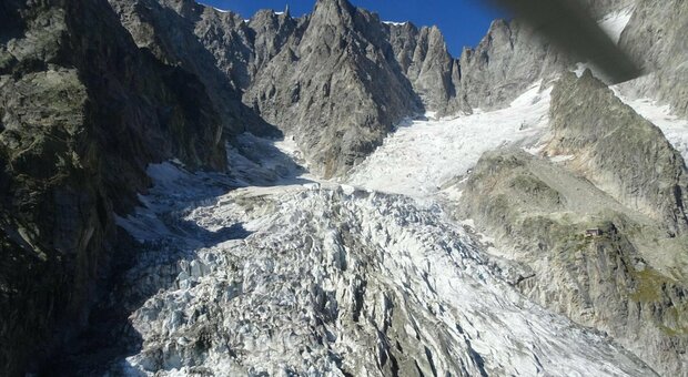 Aosta, due alpinisti precipitano dalla cresta del Rothorn a 3.150 metri di quota: morti