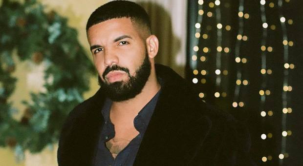 Drake, la Roma "vieta" ai suoi calciatori le foto col rapper: ecco perché