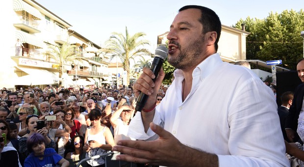 Rom risarcito e poliziotto condannato, Salvini: «Pazzesco, andremo fino in fondo a questa vicenda»