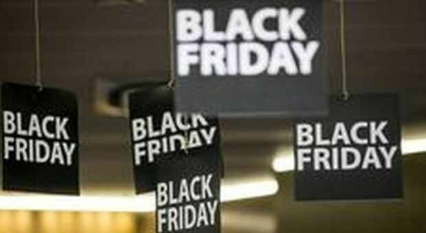 Black Friday: 8 italiani su dieci pronti a fare shopping (on line). Ecco cosa acquisteranno
