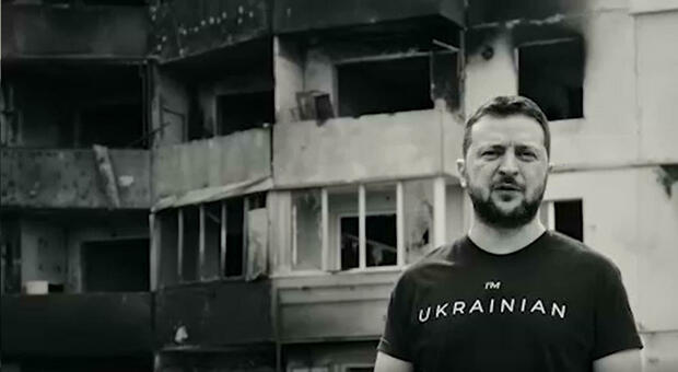 Ucraina, Zelensky posta un video per il Giorno della Memoria: «La Russia come i nazisti»