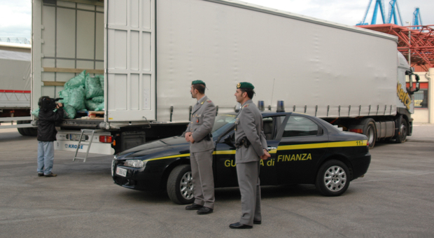 Maxi carico di droga dall’Albania: nascosti nel camion 16 chili di eroina