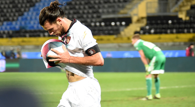 Salernitana, Casasola nel recupero evita la sconfitta a Pisa: 2-2