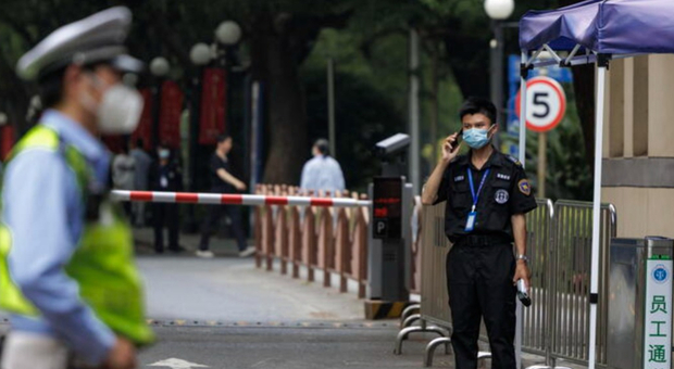 Strage in Cina, incidente in autobus provoca 27 morti: erano contagiati Covid diretti verso la quarantena