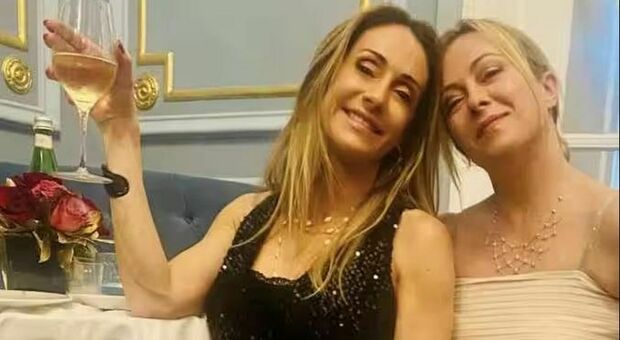 Arianna Meloni, la barbarie della vignetta contro la sorella di Giorgia: «Colpiti figli e famiglia»