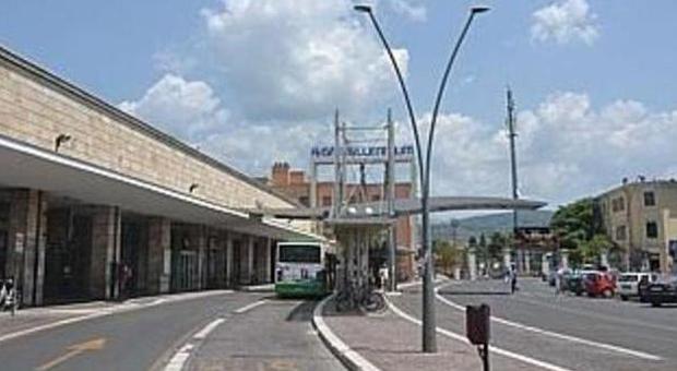 Reatino molesta sessualmente minorenne alla stazione di Terni: arrestato dalla Polizia Vedi le foto dell'arresto