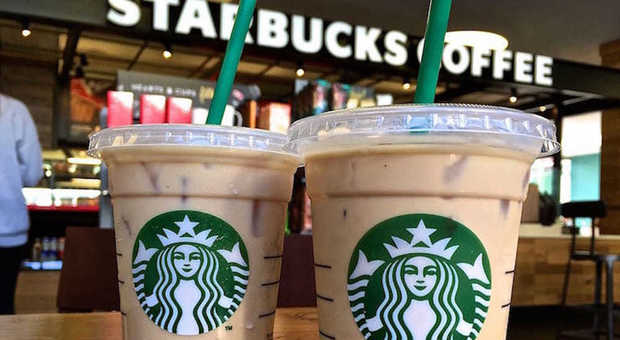 Il crollo di Starbucks: flop vendite, chiudono 150 caffetterie