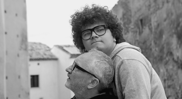 Giornata mondiale per l'autismo: Gianluca Nicoletti torna con il nuovo docu-film in onda il 2 aprile su Sky Arte, "Tommy e l'asta dei cervelli ribelli"