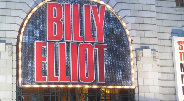 Billy Elliot, il musical sospeso dal teatro: «Fa propaganda gay e corrompe i giovanissimi»