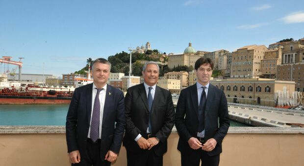 Il viceministro Rixi al porto di Ancona: «Avanti tutta con la penisola. Priorità all’Ultimo miglio»