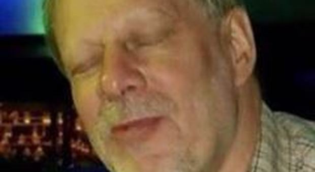 Strage a Las Vegas: Paddock, il tranquillo pensionato fece causa a un casinò. Il padre era un rapinatore
