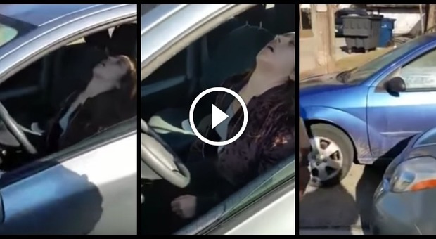 Ventunenne drogata sviene al volante e si schianta contro un'auto: "Overdose"