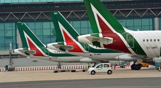 Alitalia, ultimatum dei commissari: «Trattiamo noi oppure si chiude»