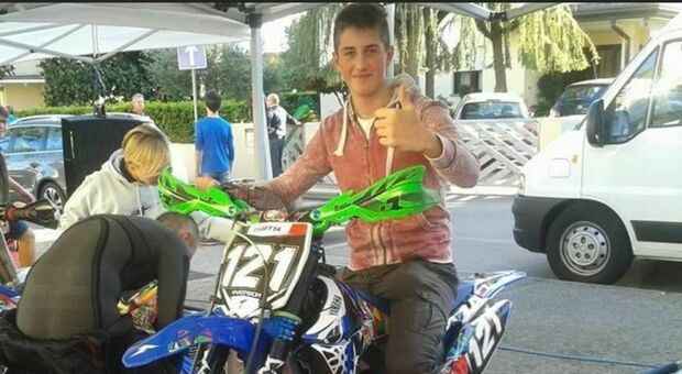 Incidente in moto sull'Alemagna, è morto dopo tre settimane di agonia il 23enne Marco Zorgno