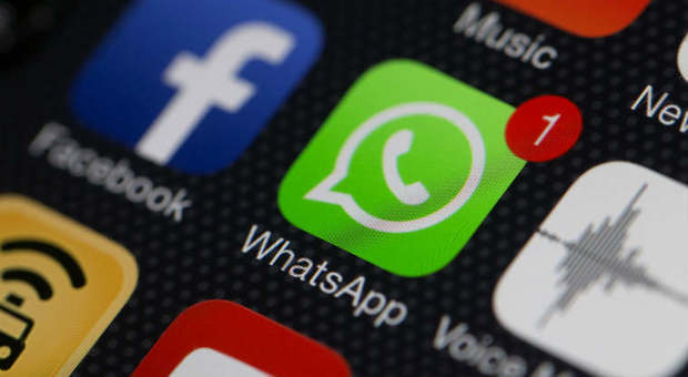Whatsapp vietato ai minori di 16 anni, tre domande a Salvatore Aranzulla: «Facile aggirare il divieto»