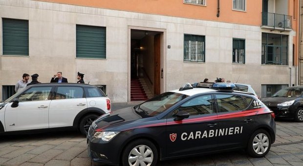 Milano, studentessa di 21 anni accoltellata per un cellulare da due immigrati: è grave