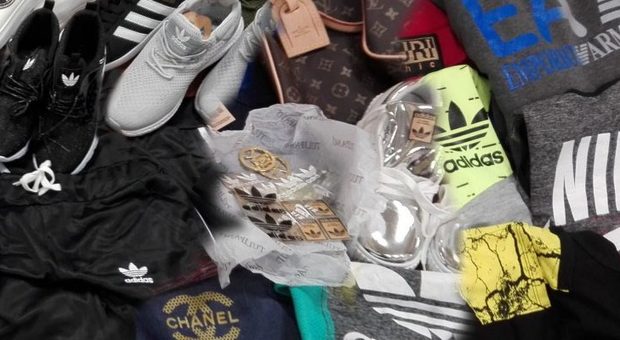 Vendeva capi d'abbigliamento contraffatti attraverso Facebook: denunciato