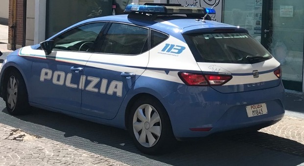Ancona, scoppia la lite tra la madre e il figlio che non l'aiuta nelle faccende di casa: arriva la polizia