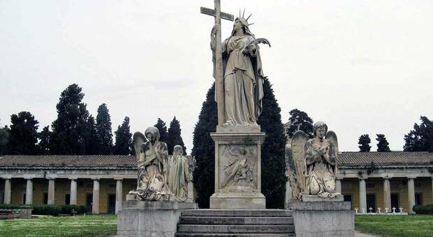 Covid a Napoli, regole e orari cimiteri per le giornate dei defunti