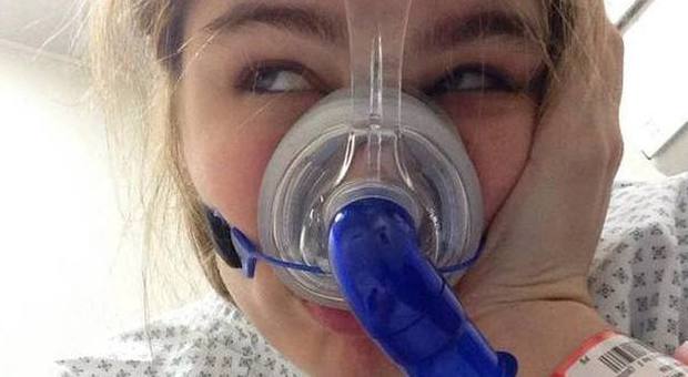 Il treno è in ritardo, Caterina resta senza ossigeno e rischia di soffocare: il racconto su Facebook