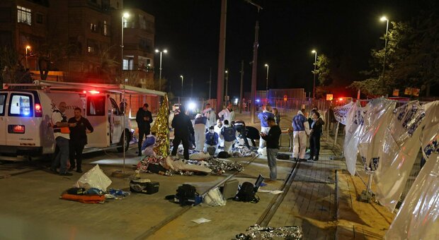 Gerusalemme, nuovo attacco: due israeliani feriti. Dopo l'attentato in Sinagoga 42 arresti