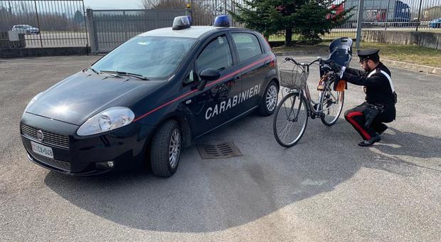 La bici rubata sulla quale viaggiava ubriaco l'uomo fermato dai carabinieri