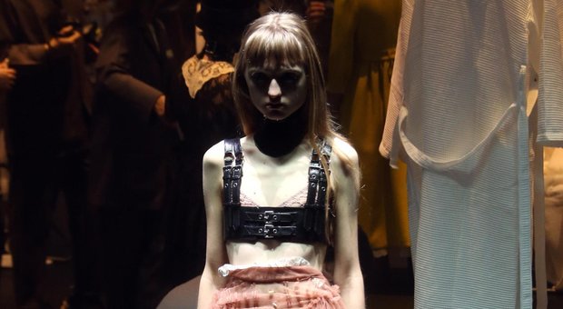 Milano Fashion Week, Elisa D'Ospina lancia la petizione contro l'anoressia e le modelle sottopeso