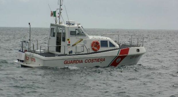 Cadavere di uomo ritrovato al largo della costa dalla Capitaneria: era sparito da giorni