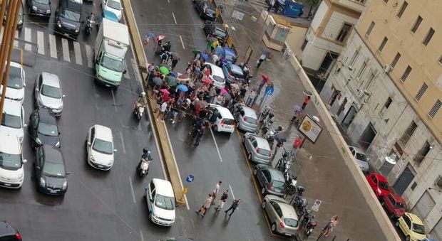 Il tuo WhatsApp | Bastano 20 persone per mandare in tilt Napoli