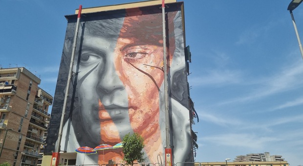 Napoli, Fabrizio De Andrè a Scampia: il nuovo murale di Jorit