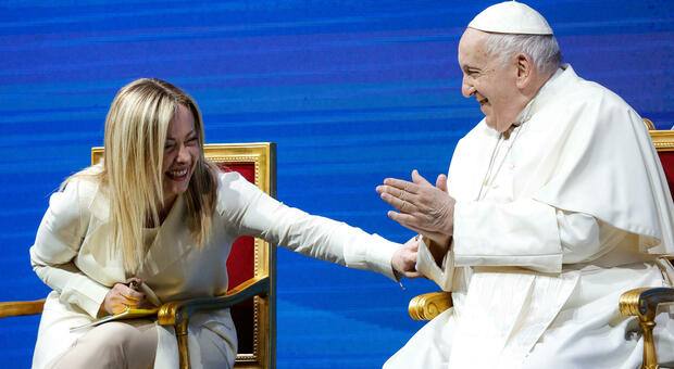 Papa Francesco, assist a Giorgia Meloni: dal Gemelli invia un messaggio al presidente del PPE Weber