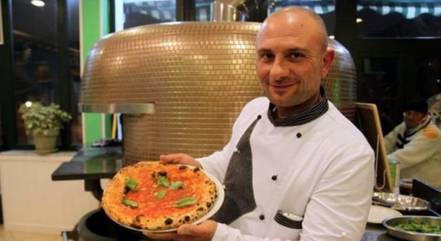 Baccalà, verza, scarola, noci e castagne: il “parulano” sforna pizze sul Vesuvio