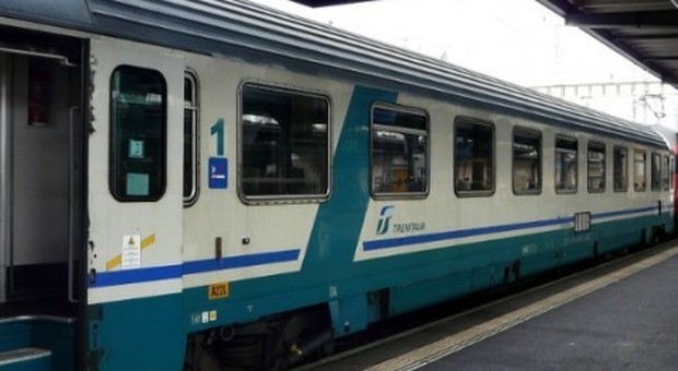 Roma-Ancona, è ancora incubo Locomotiva guasta, treno bloccato