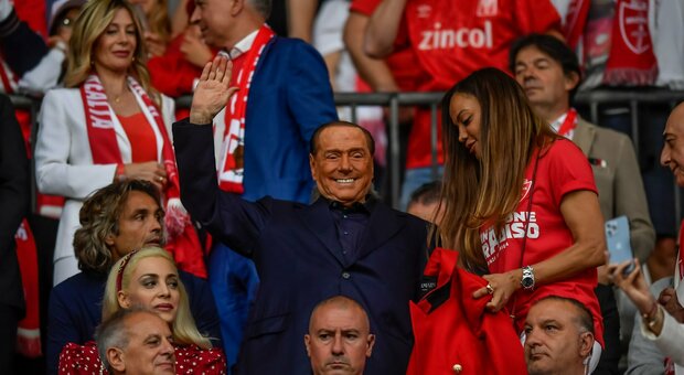 Berlusconi non va al congresso del Ppe. «Troppo stanco dopo la festa del Monza»: ma il motivo è (anche) politico
