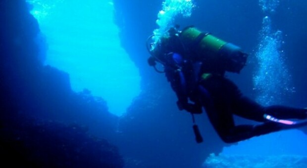 Malore improvviso durante un'immersione nel lago di Garda: morto un sub di 55 anni
