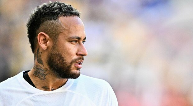 Neymar eterno incompiuto, dai 222 milioni del Psg all'Arabia Saudita: le feste in Brasile e il paragone (azzardato) con Pelé